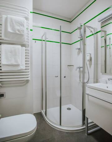 Фото номера Двухместный номер с 2 отдельными кроватями Отель Hotel Radocza Park Business г. Radocza 3